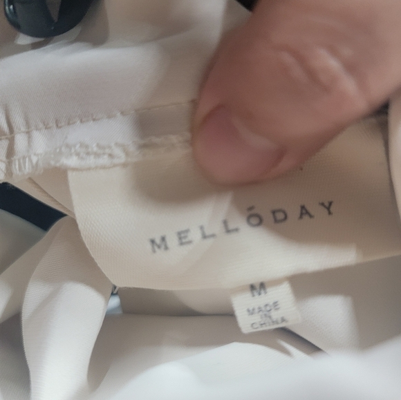 Elegant Cream Women's Top - Picture 3 of 3